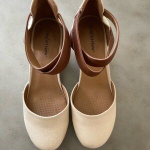 NWOT Comfortview Trixie Espadrille Canvas Light Cream Brown Strap Size 10M